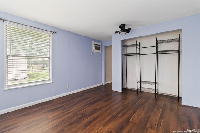 189 National, Universal City, TX 78148