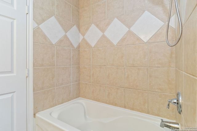 189 National, Universal City, TX 78148