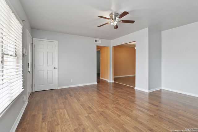 189 National, Universal City, TX 78148