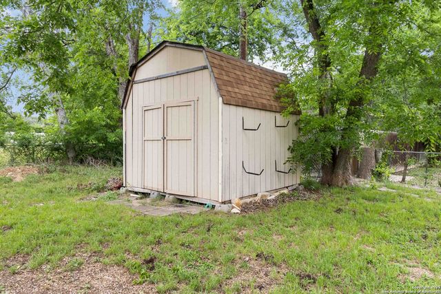 189 National, Universal City, TX 78148