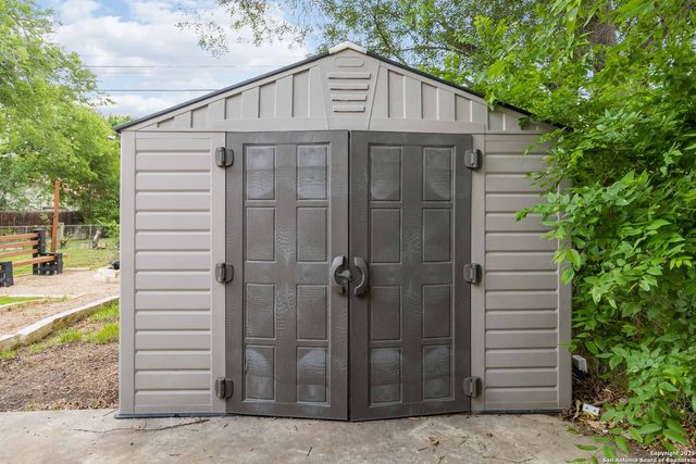 189 National, Universal City, TX 78148