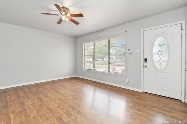 189 National, Universal City, TX 78148