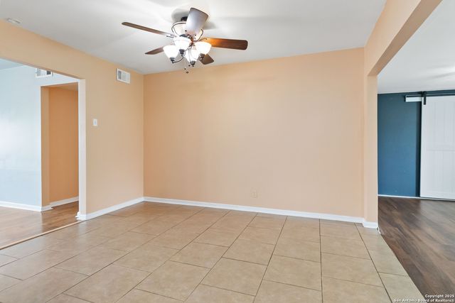 189 National, Universal City, TX 78148