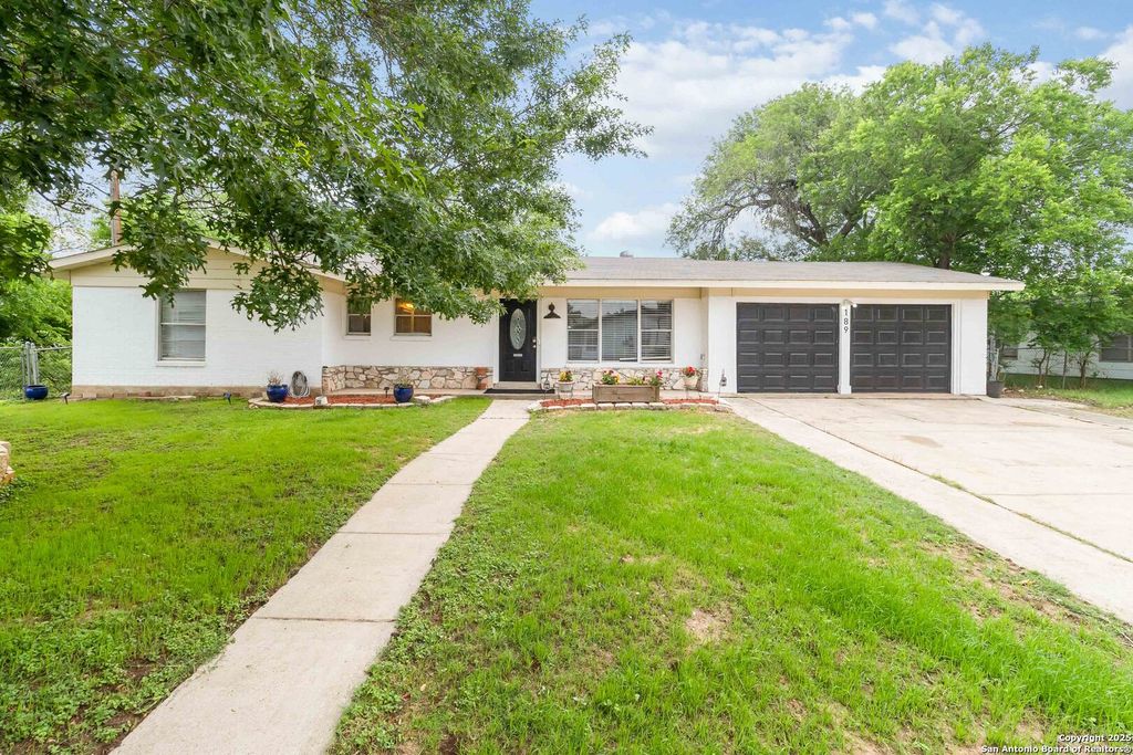 189 National, Universal City, TX 78148