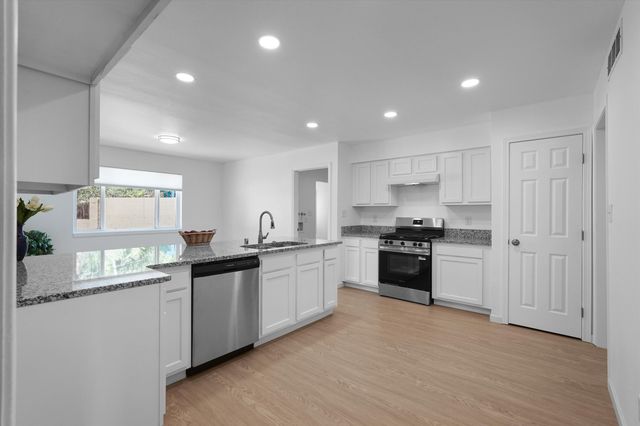 10313 Karen Avenue NE, Albuquerque, NM 87111