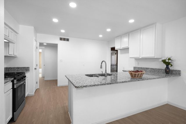 10313 Karen Avenue NE, Albuquerque, NM 87111