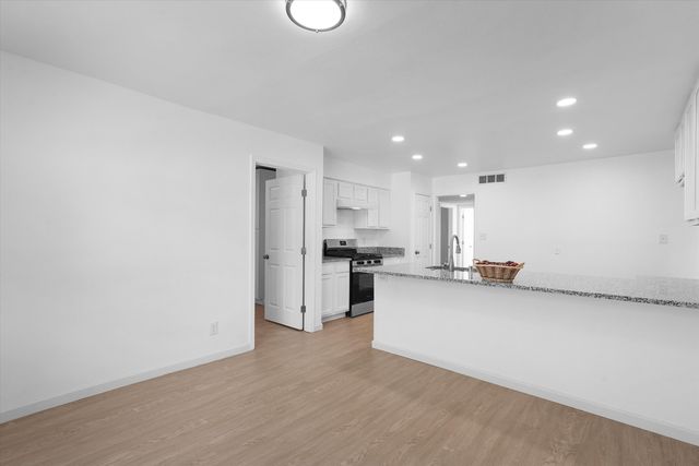 10313 Karen Avenue NE, Albuquerque, NM 87111