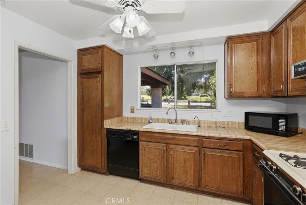 Image 15 of property listing at 817 W Ontario, Corona, CA 92882