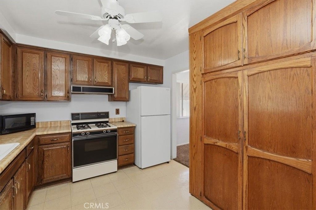 Image 16 of property listing at 817 W Ontario, Corona, CA 92882