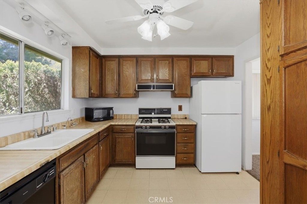 Image 17 of property listing at 817 W Ontario, Corona, CA 92882