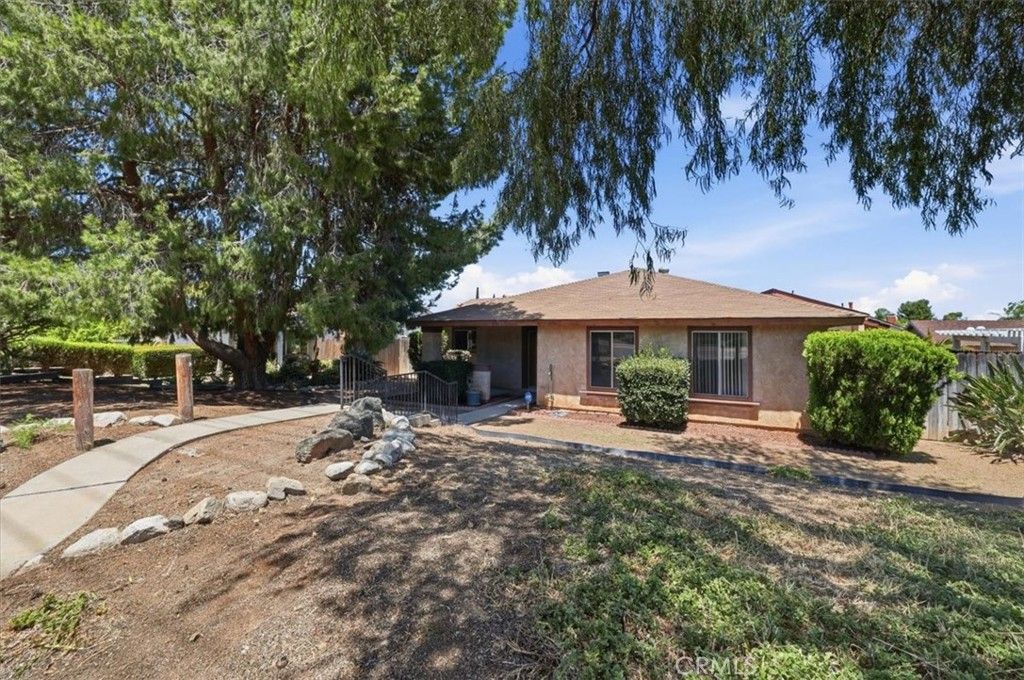 Image 4 of property listing at 817 W Ontario, Corona, CA 92882