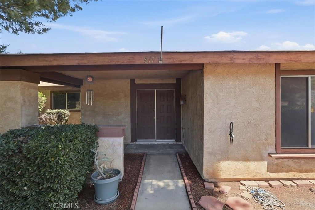 Image 5 of property listing at 817 W Ontario, Corona, CA 92882