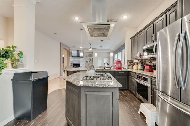 709 Creek Walk Place, Arlington, TX 76015