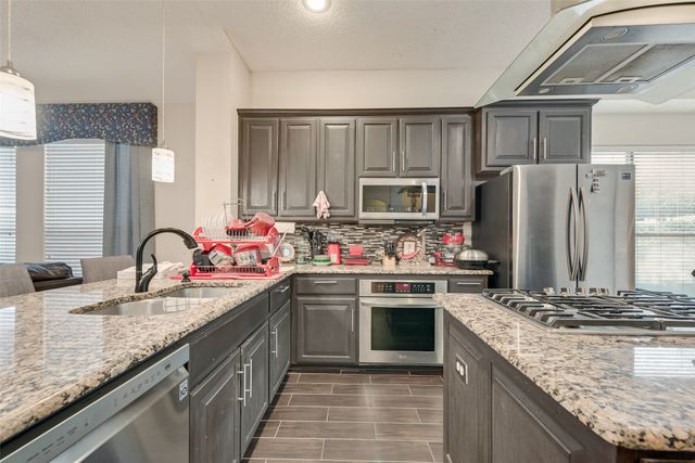 709 Creek Walk Place, Arlington, TX 76015