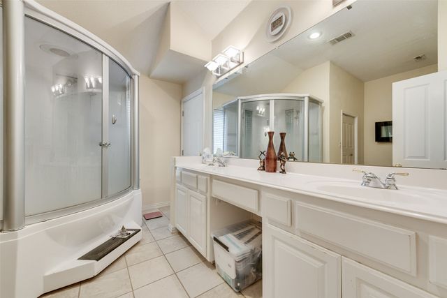 709 Creek Walk Place, Arlington, TX 76015