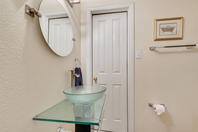 709 Creek Walk Place, Arlington, TX 76015
