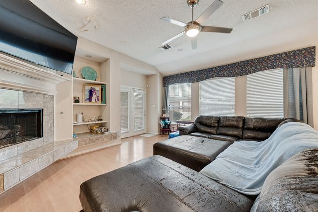 709 Creek Walk Place, Arlington, TX 76015