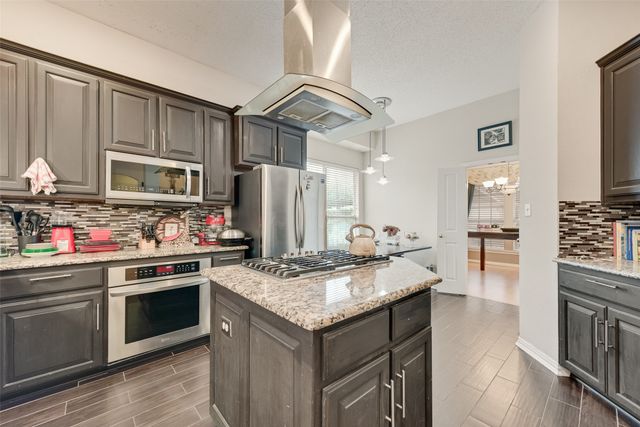 709 Creek Walk Place, Arlington, TX 76015