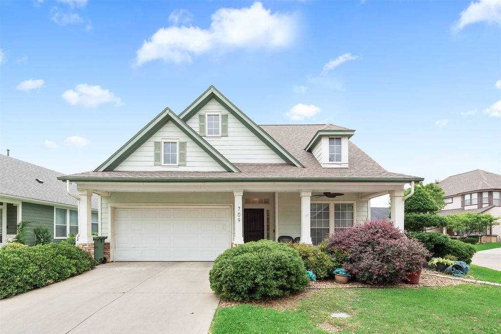 709 Creek Walk Place, Arlington, TX 76015
