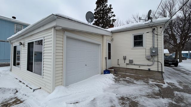 818 16th Street N, Moorhead, MN 56560