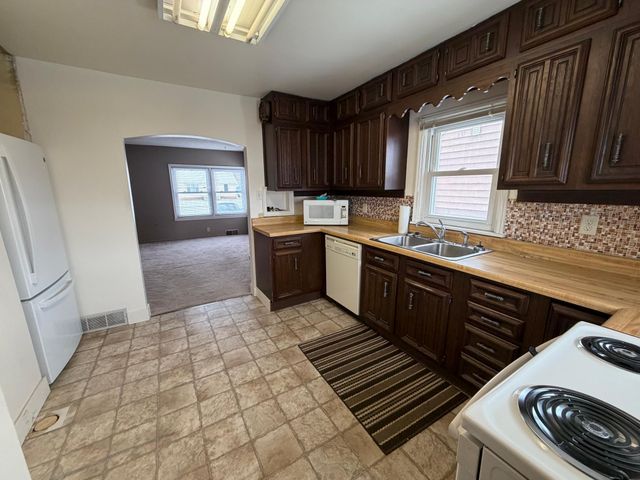 818 16th Street N, Moorhead, MN 56560