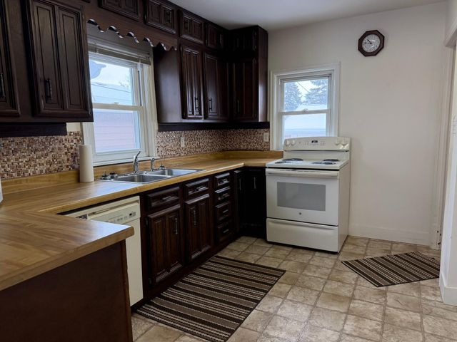 818 16th Street N, Moorhead, MN 56560