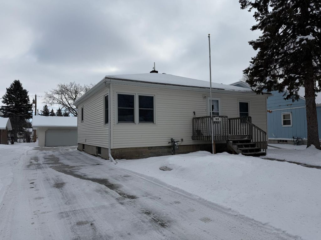 818 16th Street N, Moorhead, MN 56560