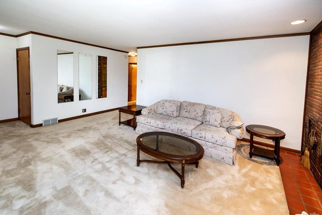 755 Adelmann AVENUE, Brookfield, WI 53045