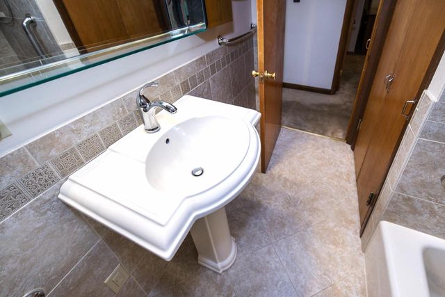 755 Adelmann AVENUE, Brookfield, WI 53045