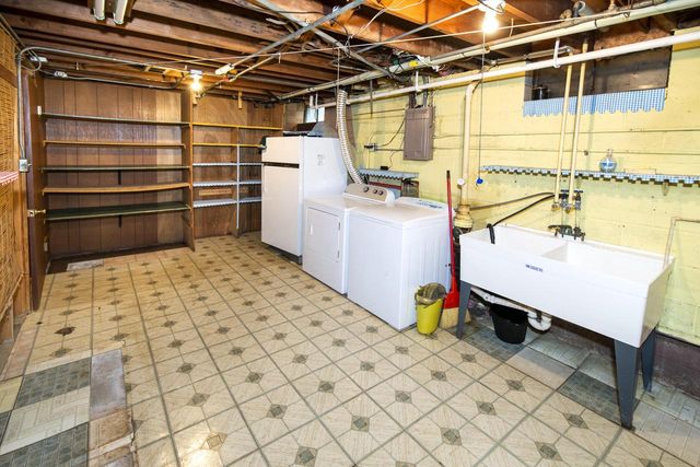 755 Adelmann AVENUE, Brookfield, WI 53045