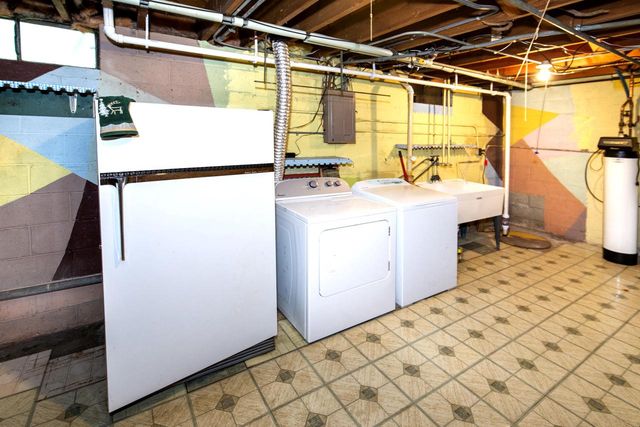 755 Adelmann AVENUE, Brookfield, WI 53045