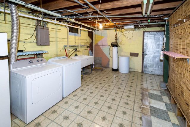 755 Adelmann AVENUE, Brookfield, WI 53045