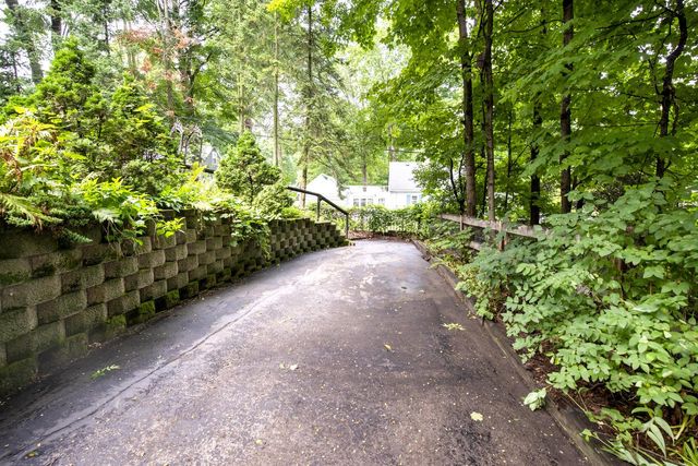 755 Adelmann AVENUE, Brookfield, WI 53045