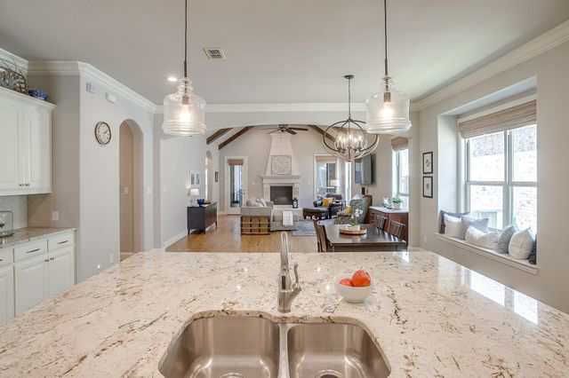 305 Arrowhead Pass, Keller, TX 76248