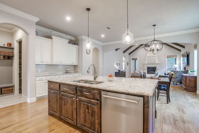 305 Arrowhead Pass, Keller, TX 76248