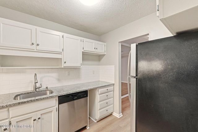 410 Mockingbird Valley Rd 4, Louisville, KY 40207