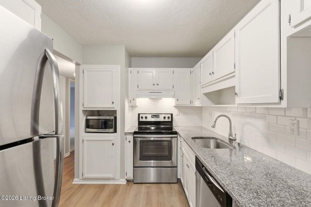 410 Mockingbird Valley Rd 4, Louisville, KY 40207