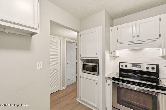 410 Mockingbird Valley Rd 4, Louisville, KY 40207