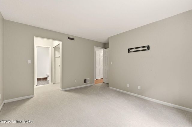 410 Mockingbird Valley Rd 4, Louisville, KY 40207