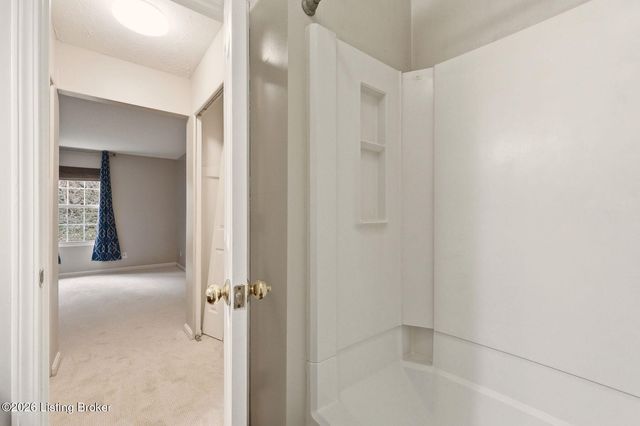 410 Mockingbird Valley Rd 4, Louisville, KY 40207