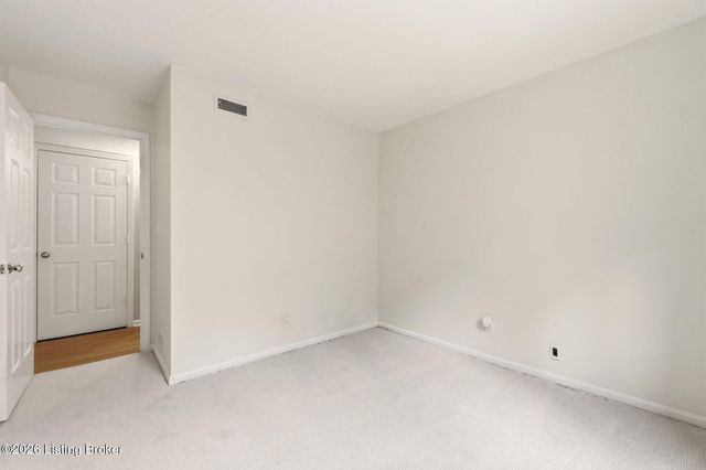 410 Mockingbird Valley Rd 4, Louisville, KY 40207