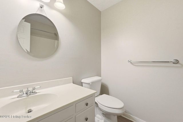 410 Mockingbird Valley Rd 4, Louisville, KY 40207