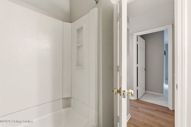 410 Mockingbird Valley Rd 4, Louisville, KY 40207