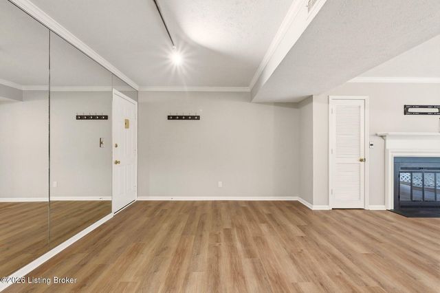 410 Mockingbird Valley Rd 4, Louisville, KY 40207