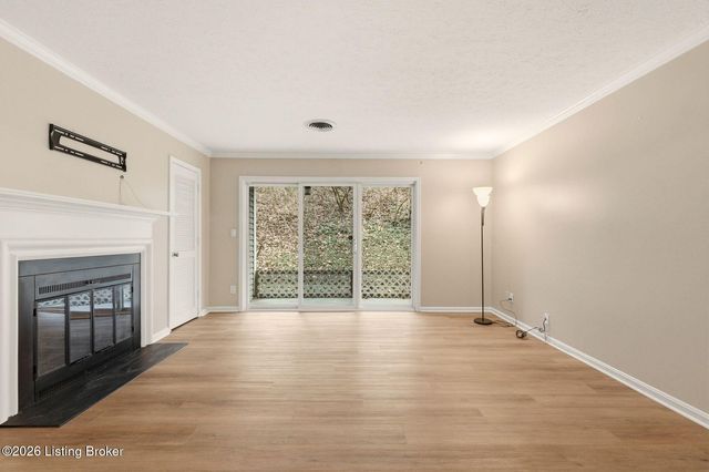 410 Mockingbird Valley Rd 4, Louisville, KY 40207