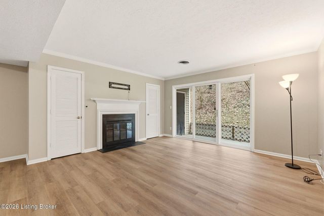 410 Mockingbird Valley Rd 4, Louisville, KY 40207