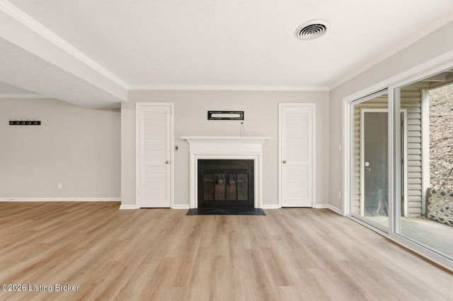 410 Mockingbird Valley Rd 4, Louisville, KY 40207