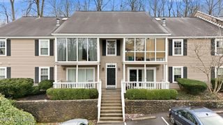 410 Mockingbird Valley Rd 4, Louisville, KY 40207