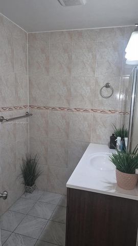 1225 NW 189th Ter, Miami Gardens, FL 33169