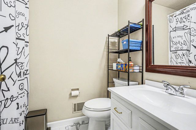 7676 Orchard Hill Avenue, Kalamazoo, MI 49009